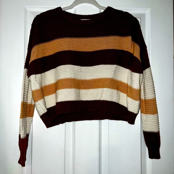 Pink Lily crop sweater - Picture 2 of 2